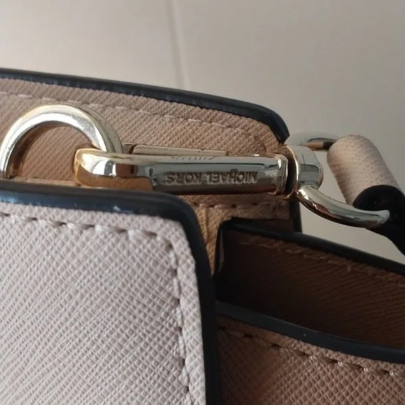 Michael Kors Selma Crossbody - Picture 9 of 14